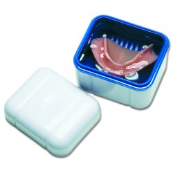 Контейнер Curaprox для сохранения ортодонтических конструкций и съемных зубных протезов